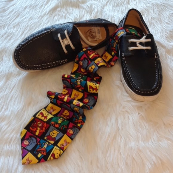 Vintage Other - VINTAGE *POOH* WINNIE THE POOH NECKTIE 💚